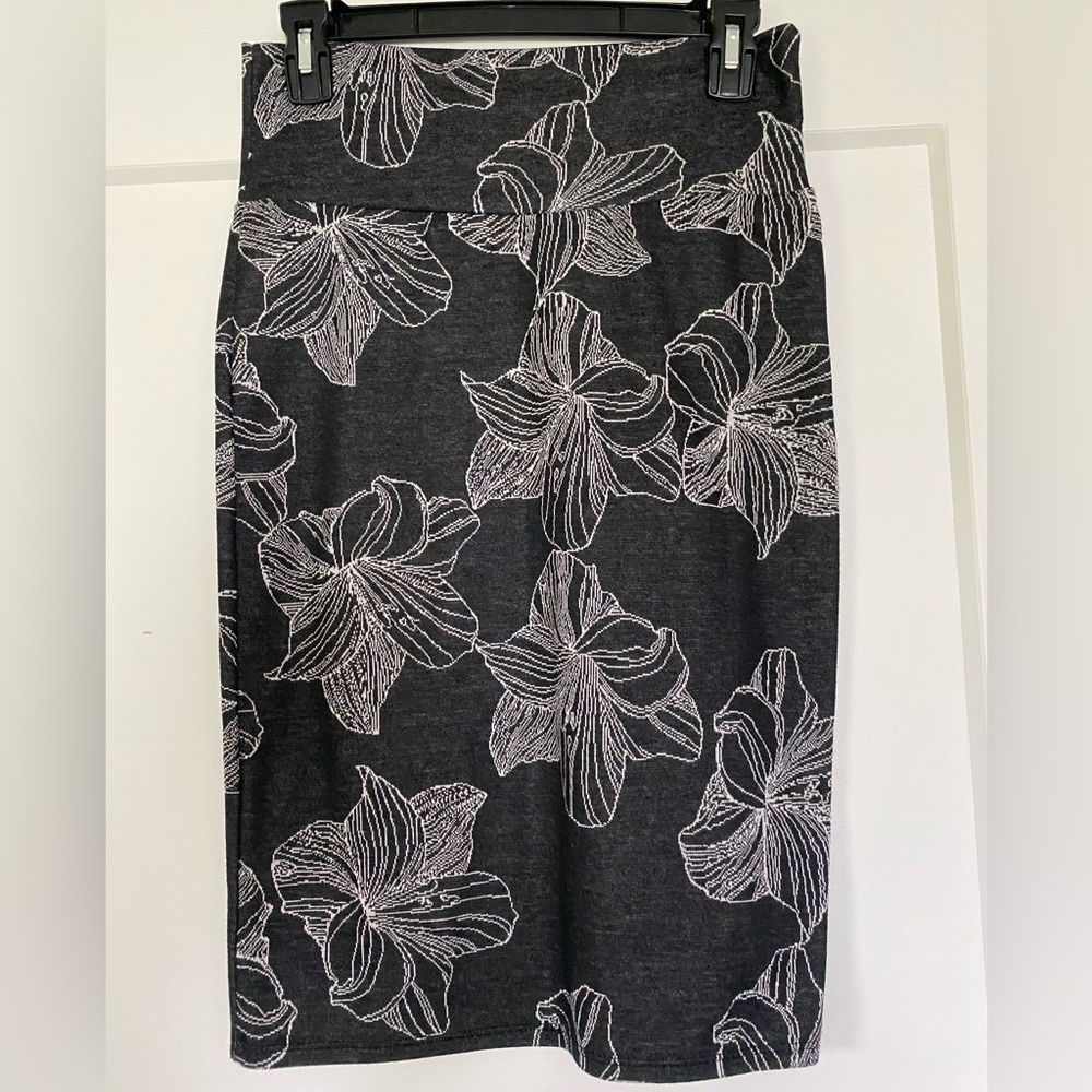 LuLaRoe Cassie skirt